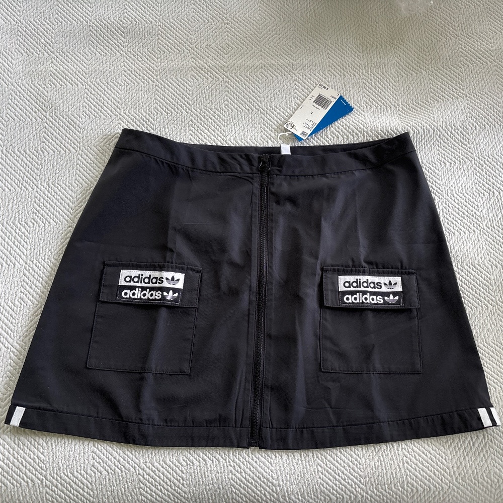 NWT Women’s Adidas Originals skirt black size L